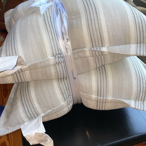 🎉HP🎉BROOKS BROTHERS Set of 2 Indoor/Outdoor Decorative Fade Resistant Pillows! - Picture 13 of 16